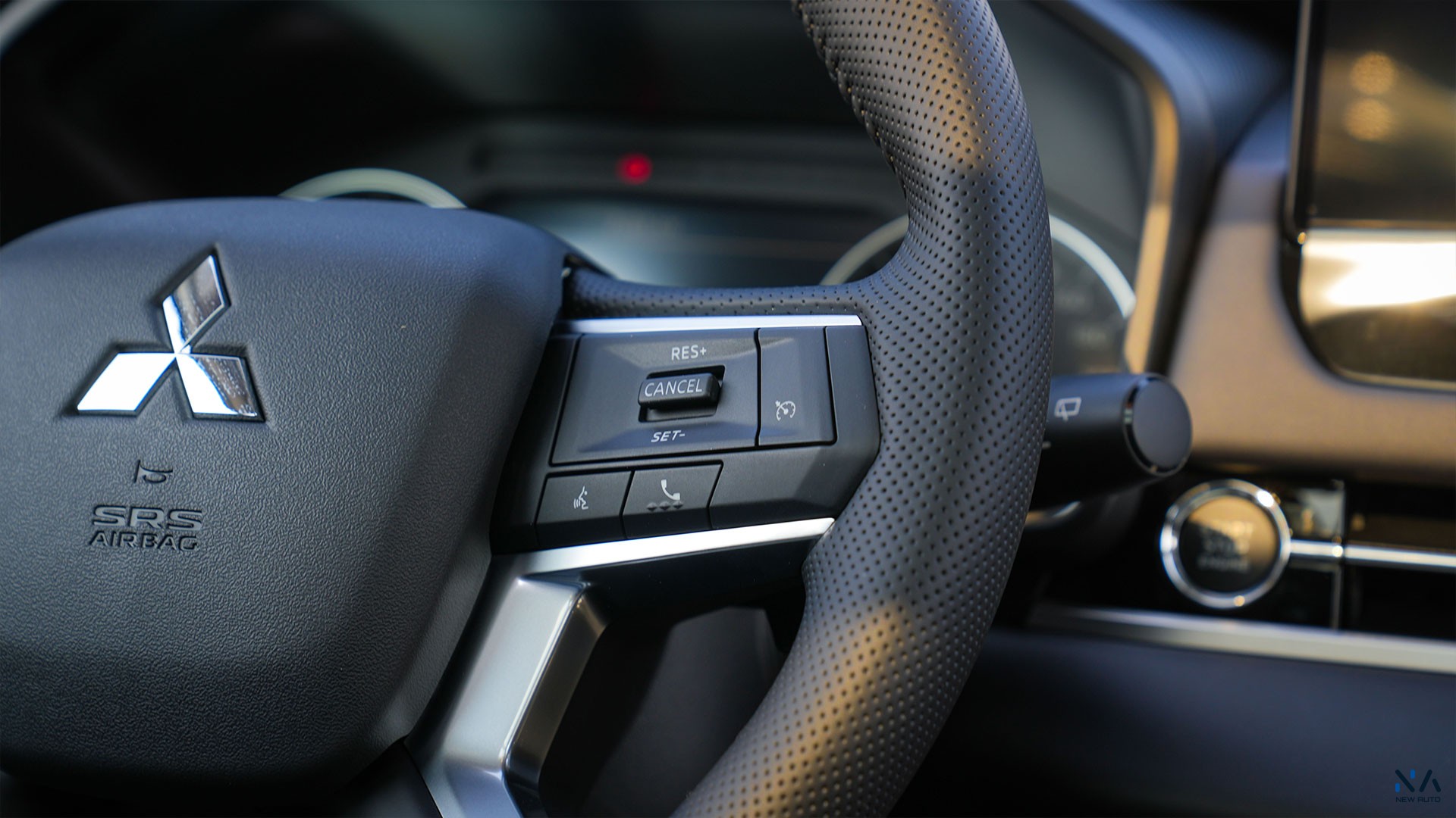 Mitsubishi Outlander High-Line (G05) Diamond White – Black 2026