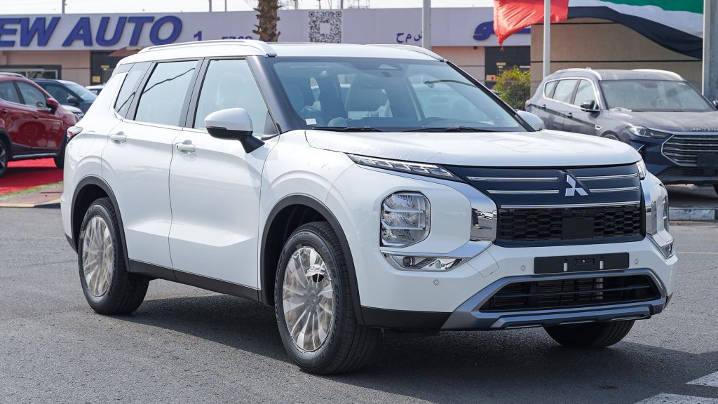 Mitsubishi Outlander High - Line Solid White - Grey 2026 vehicle at New Auto FZCO