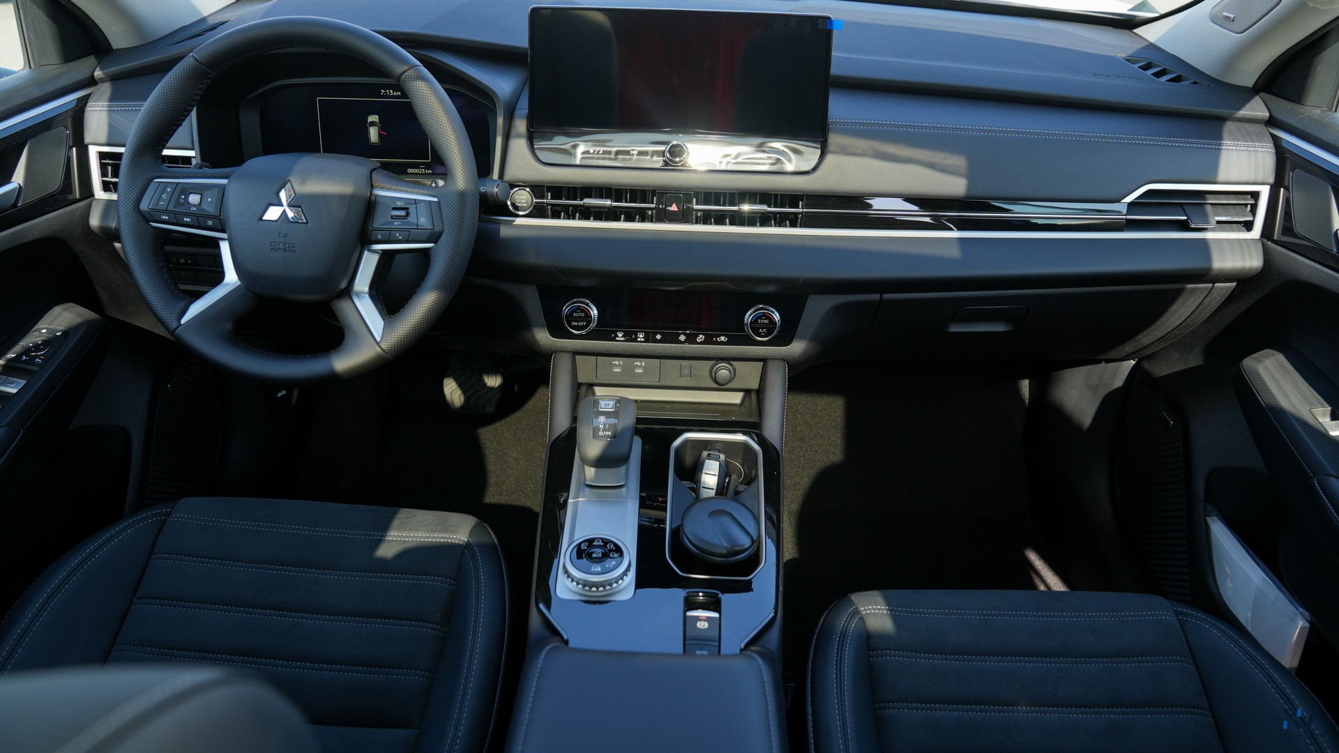 Mitsubishi Outlander High-Line (G06) Moonstone Grey – Black 2026