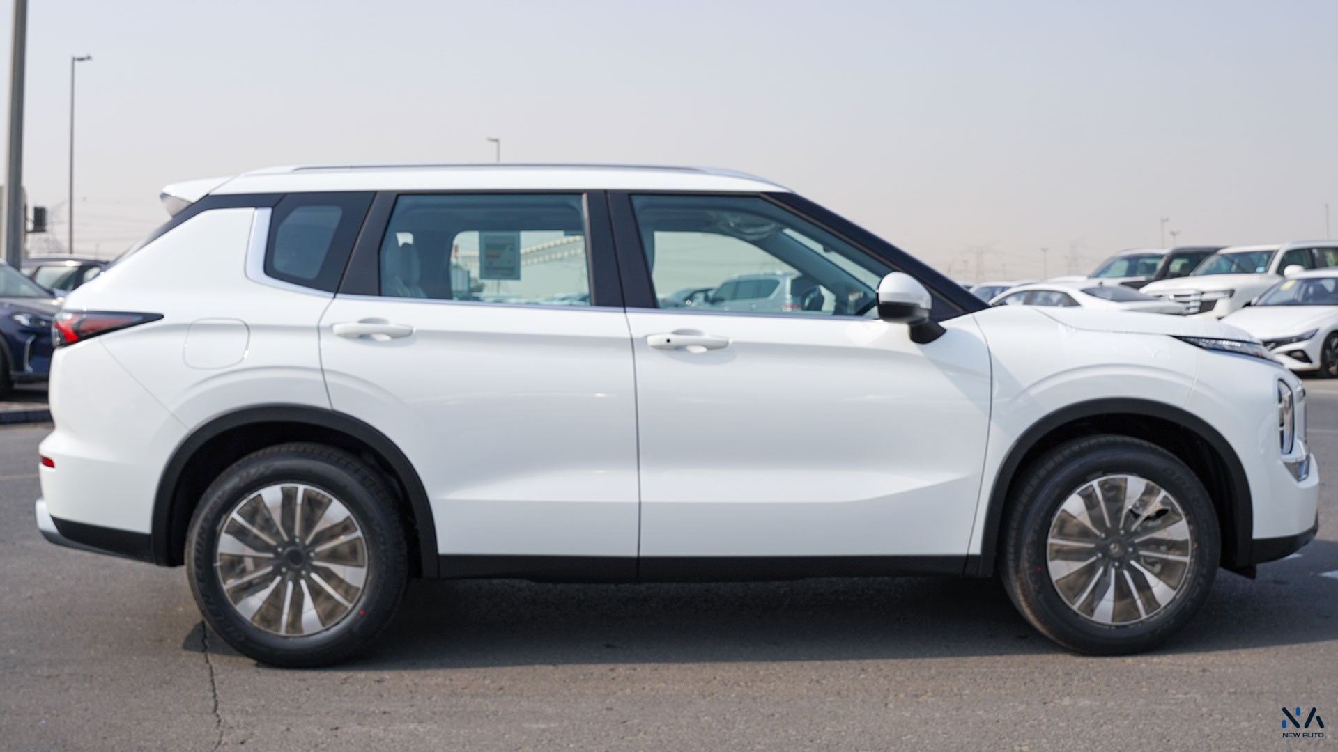 Mitsubishi Outlander High-Line (G03 Plus) Solid White – Grey 2026