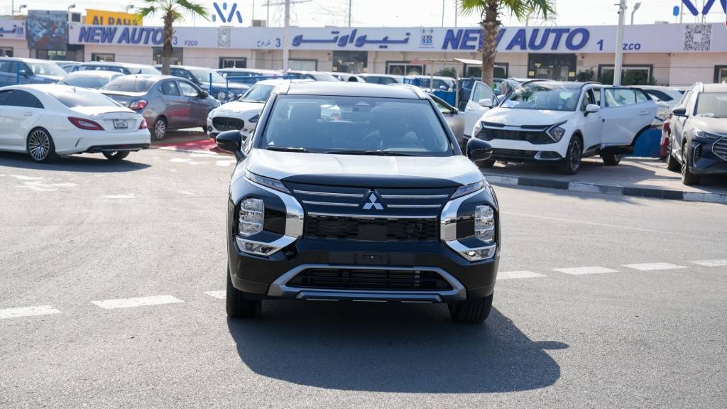 Mitsubishi Outlande Highliner Black Black 2026 Front View 1024x576