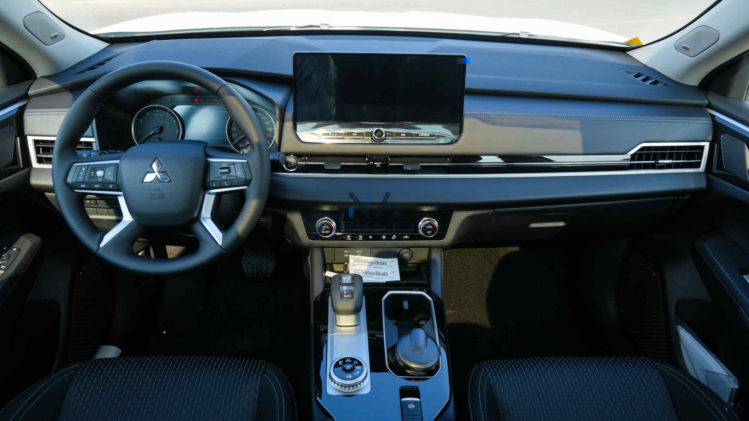 Mitsubishi Outlander High-Line (G05) Diamond White – Black 2026