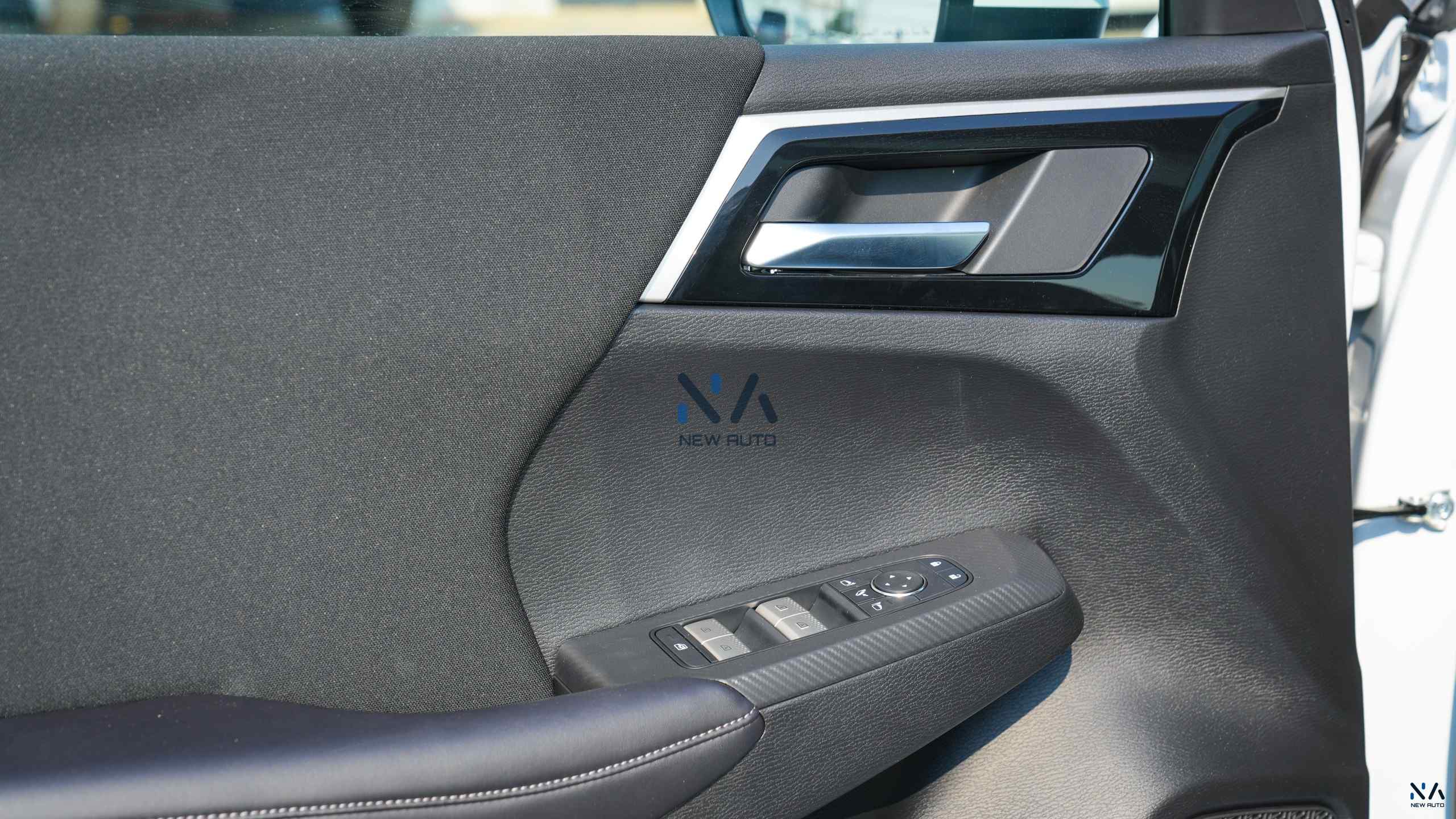 Mitsubishi Outlander High-Line (G05) Diamond White – Black 2026