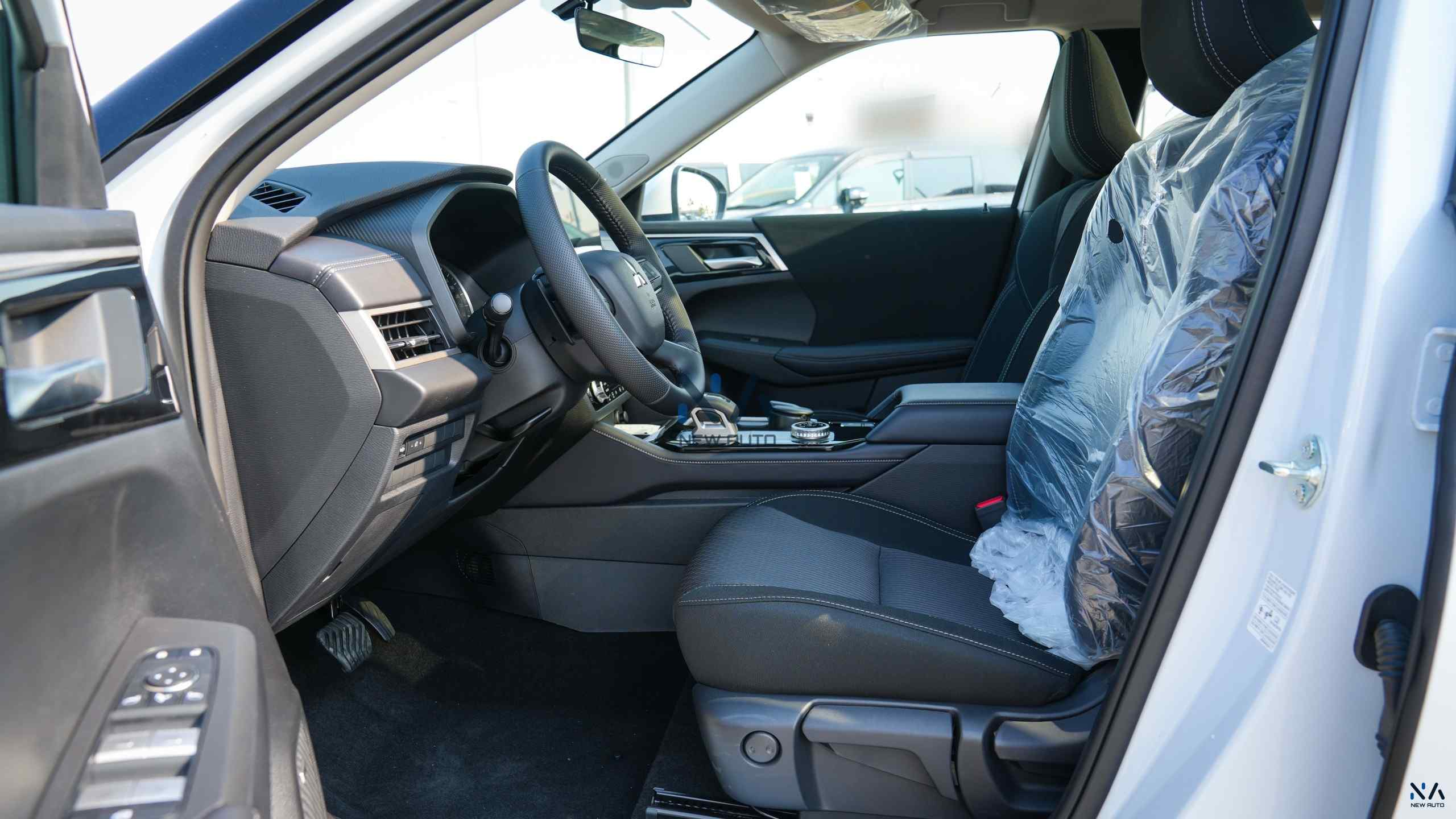 Mitsubishi Outlander High-Line (G05) Diamond White – Black 2026