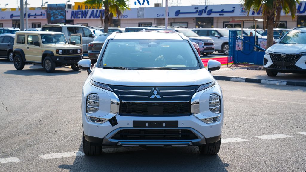 Mitsubishi Outlander Diamond White Black 2026 Front 1024x576