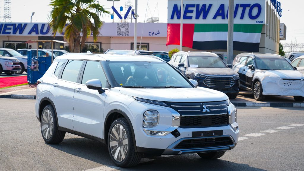 Mitsubishi Outlander High - Line Diamond White - Black 2026 vehicle at New Auto FZCO