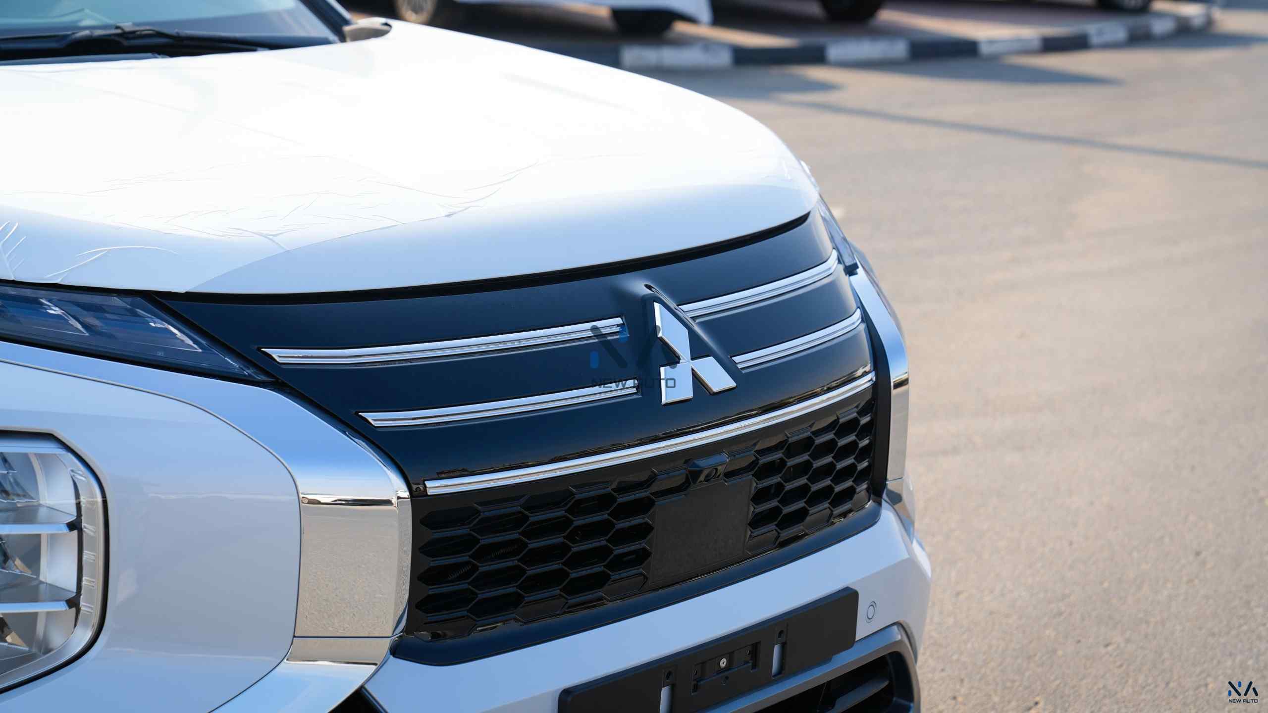 Mitsubishi Outlander High-Line (G05) Diamond White – Black 2026