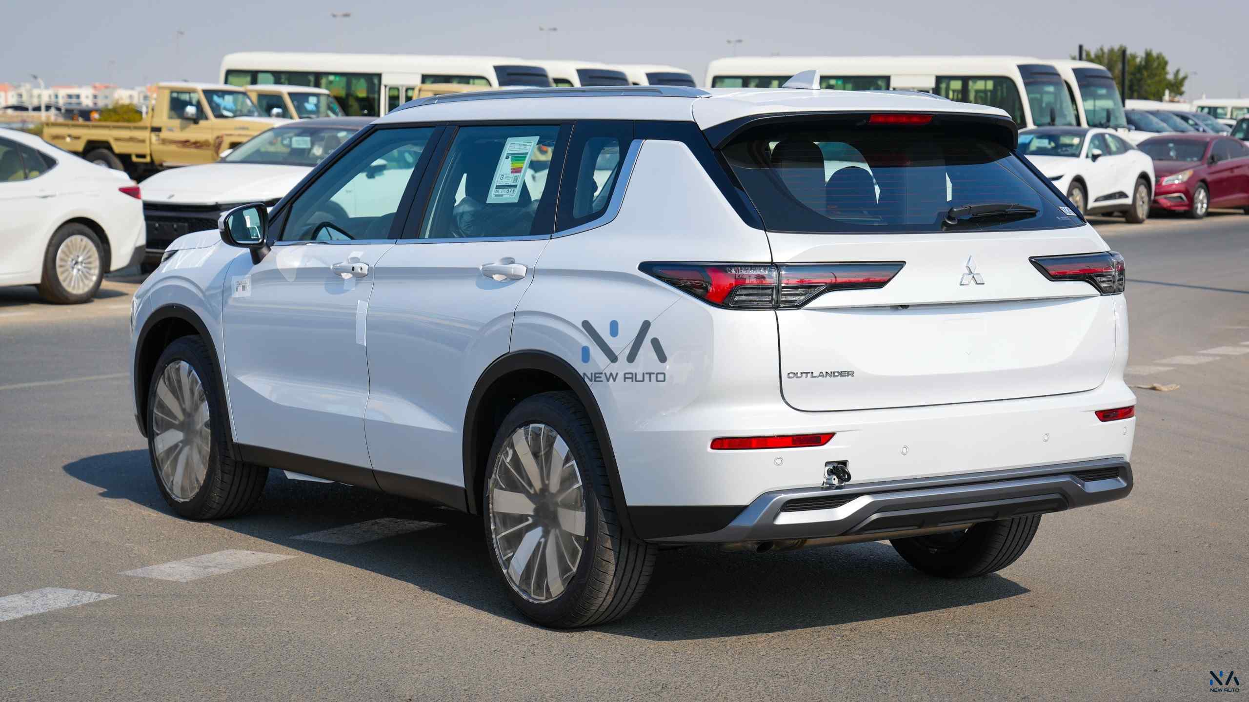 Mitsubishi Outlander High-Line (G05) Diamond White – Black 2026