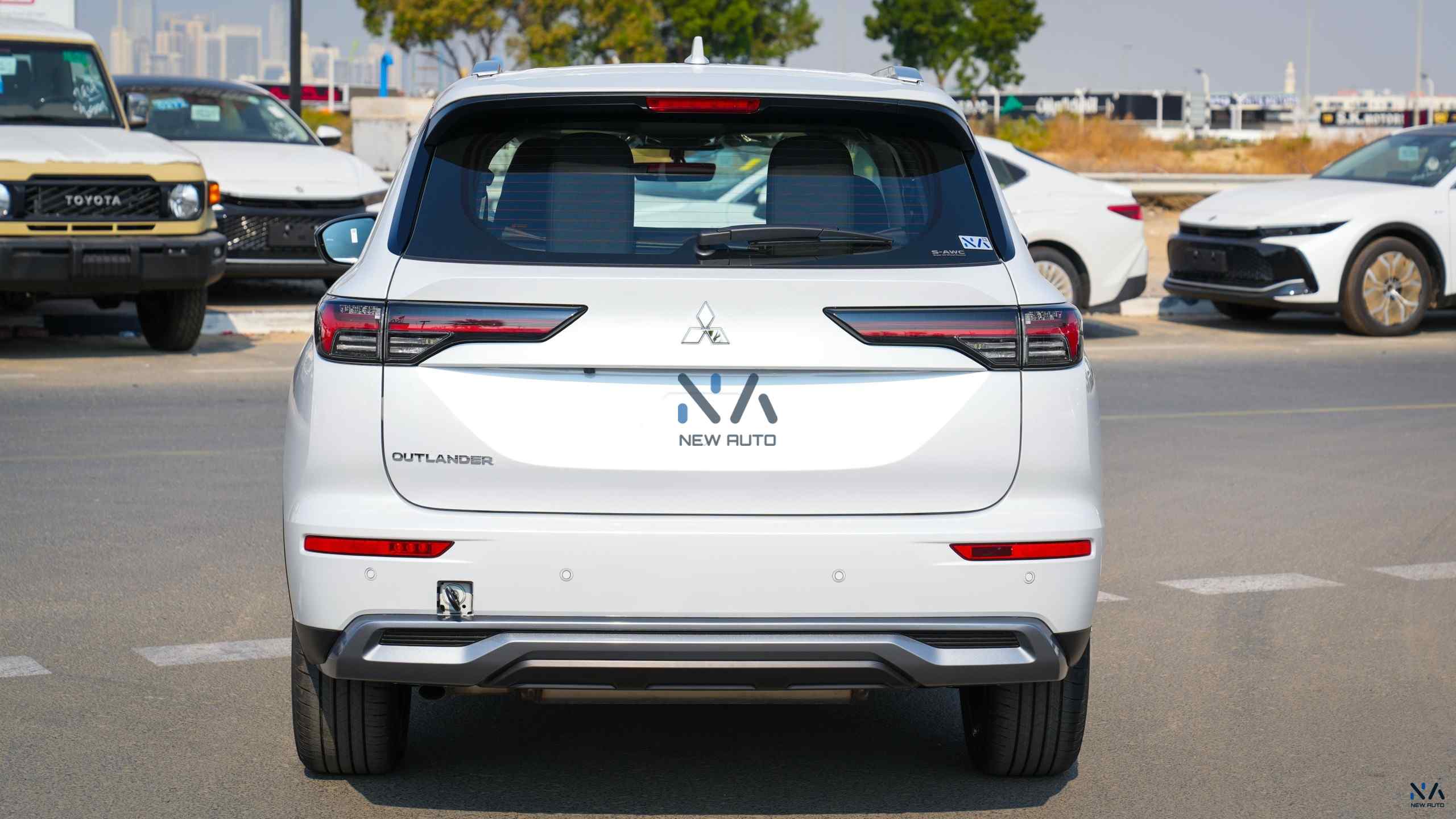 Mitsubishi Outlander High-Line (G05) Diamond White – Black 2026