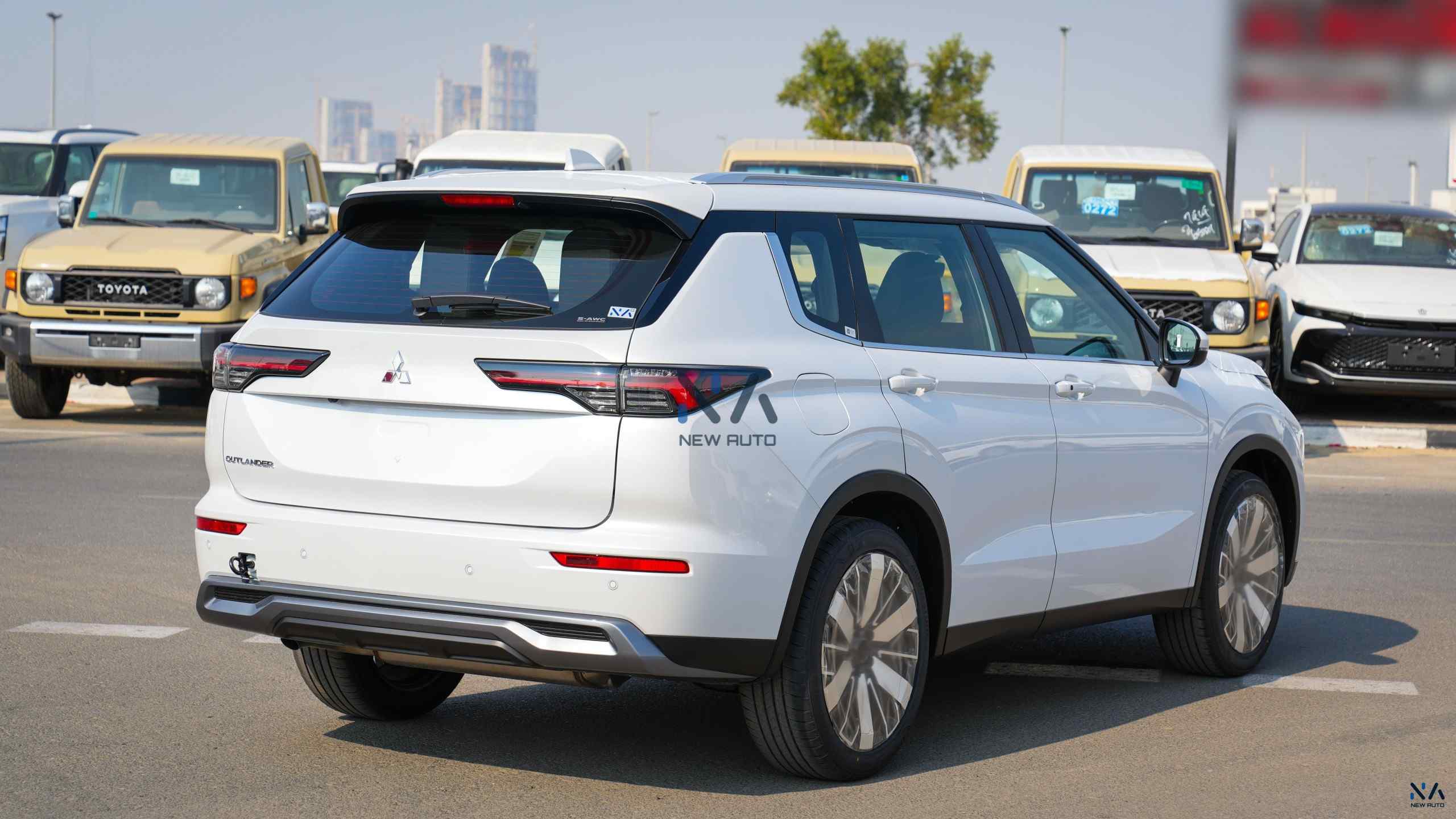 Mitsubishi Outlander High-Line (G05) Diamond White – Black 2026