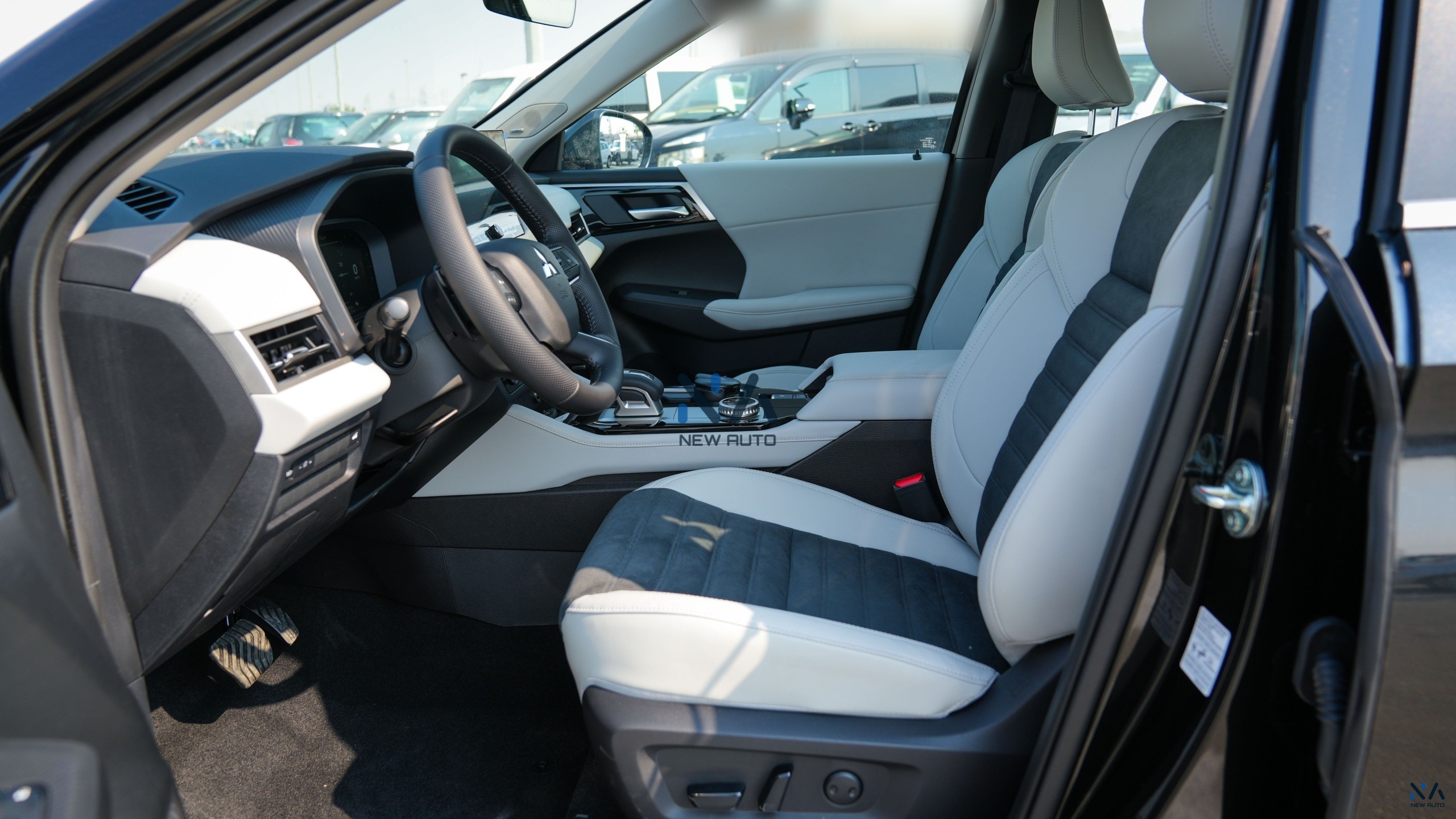 Mitsubishi Outlander High-Line (G03 Plus) Diamond Black- Grey 2026