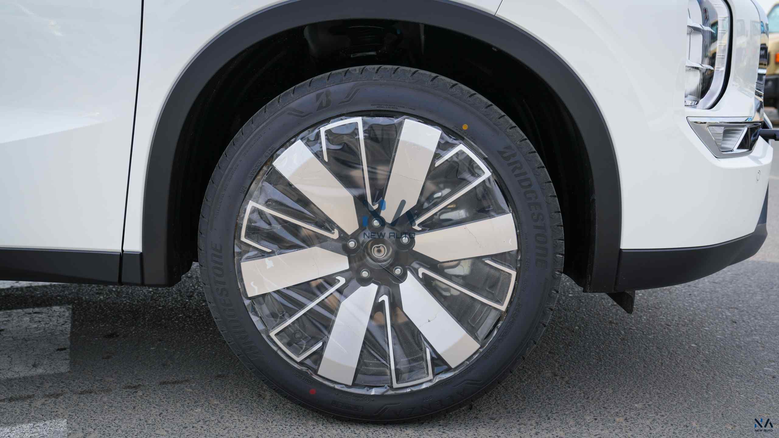 Mitsubishi Outlander High-Line (G05) Solid White – Black 2026