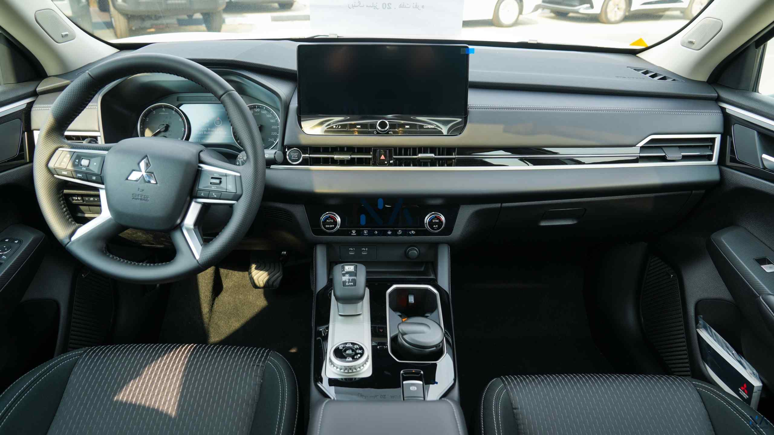 Mitsubishi Outlander High-Line (G05) Solid White – Black 2026