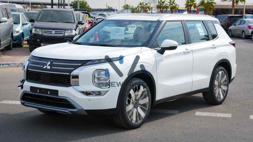 Mitsubishi Outlander Highline 2026 Solid White Black Front Three Quarter 1024x576