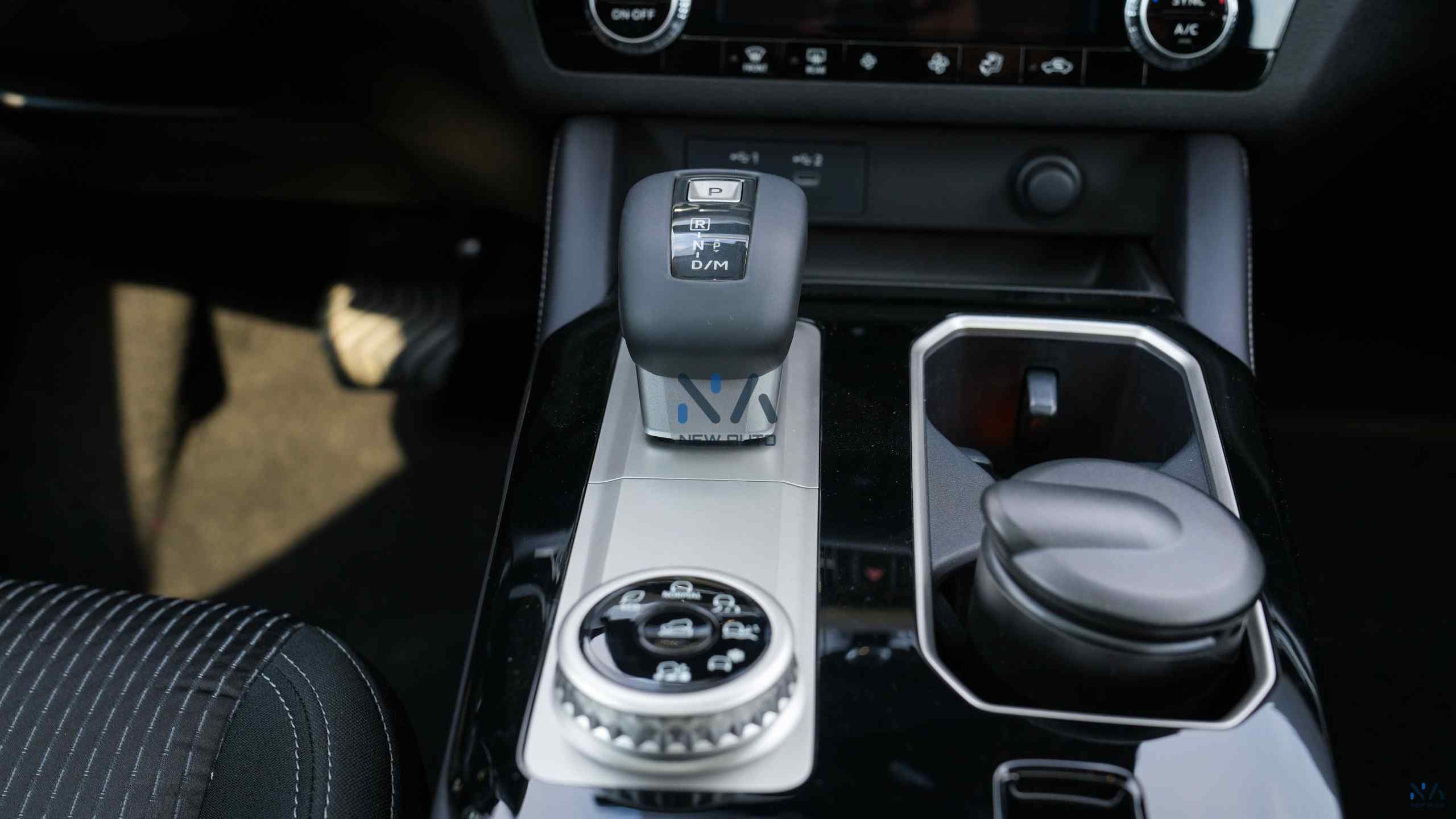 Mitsubishi Outlander High-Line (G05) Solid White – Black 2026