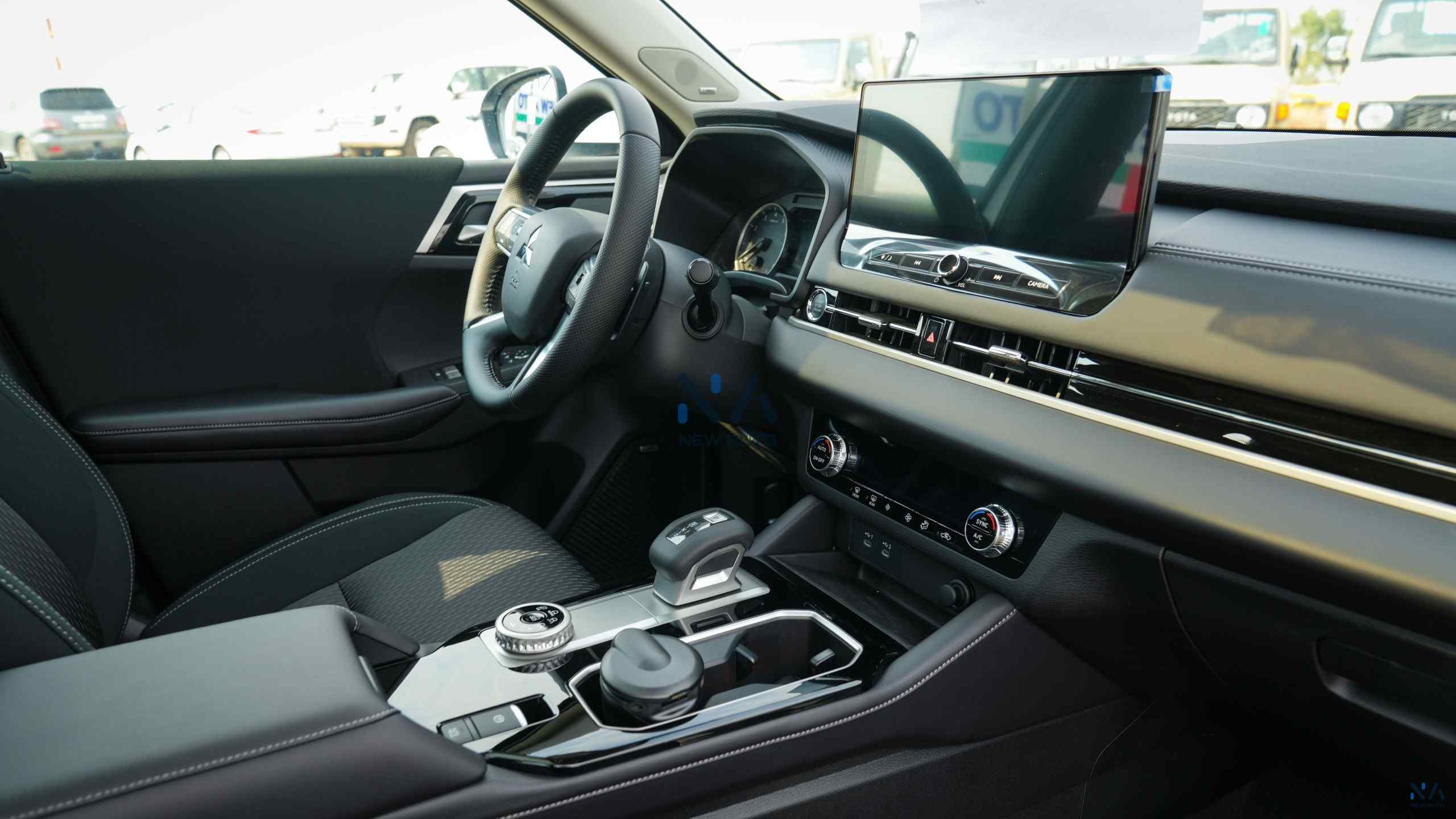 Mitsubishi Outlander High-Line (G05) Solid White – Black 2026