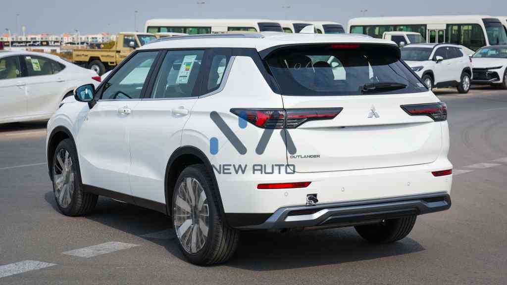 Mitsubishi Outlander Highline 2026 Solid White Black Rear Side Angle 1024x576