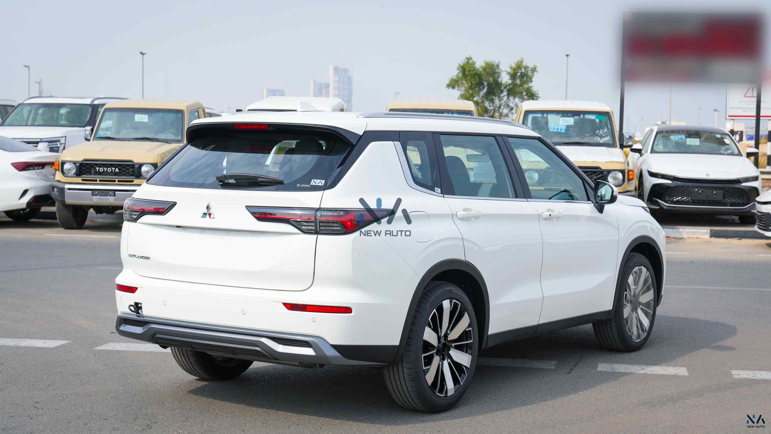 Mitsubishi Outlander High-Line (G05) Solid White – Black 2026