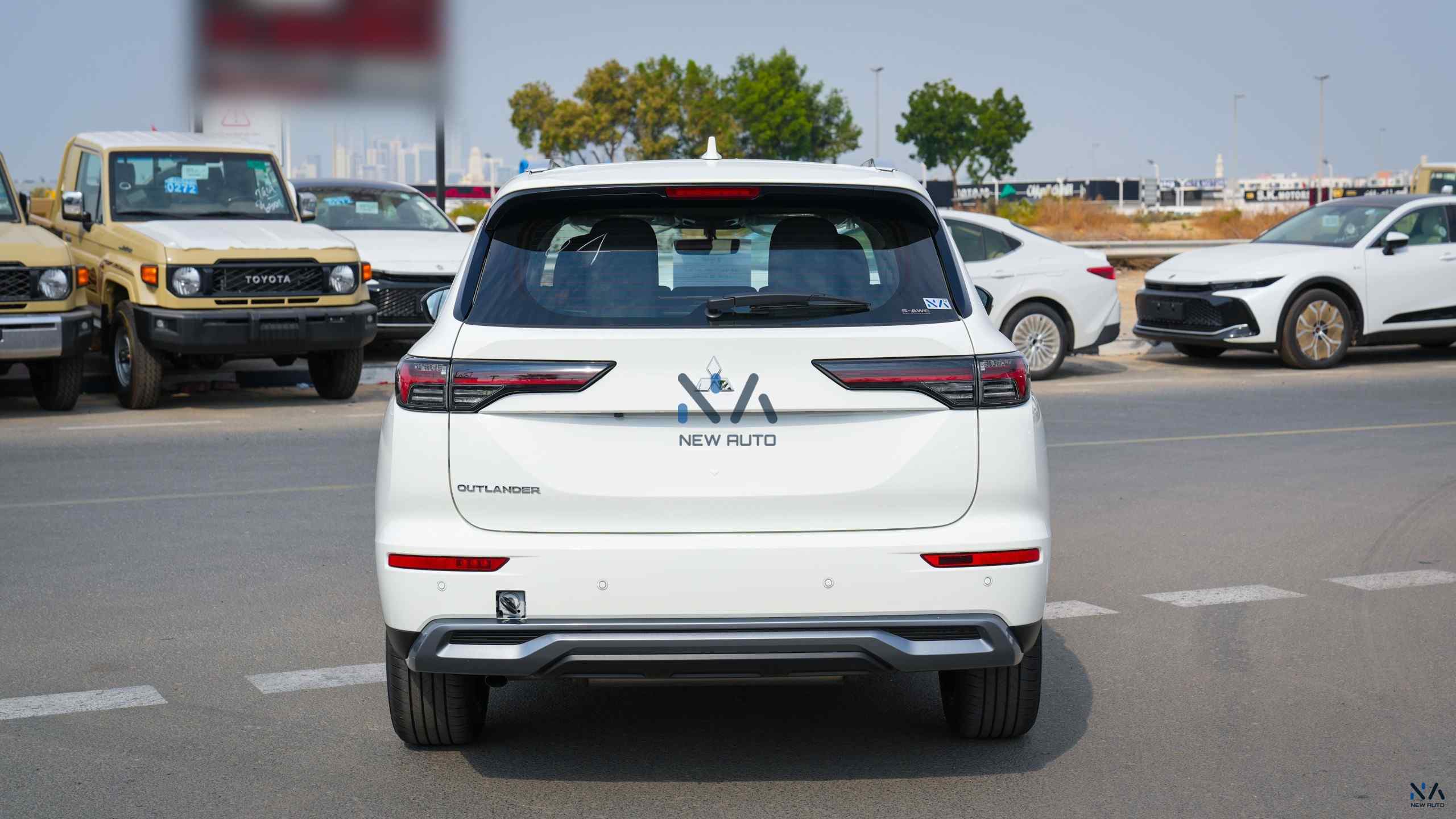 Mitsubishi Outlander High-Line (G05) Solid White – Black 2026