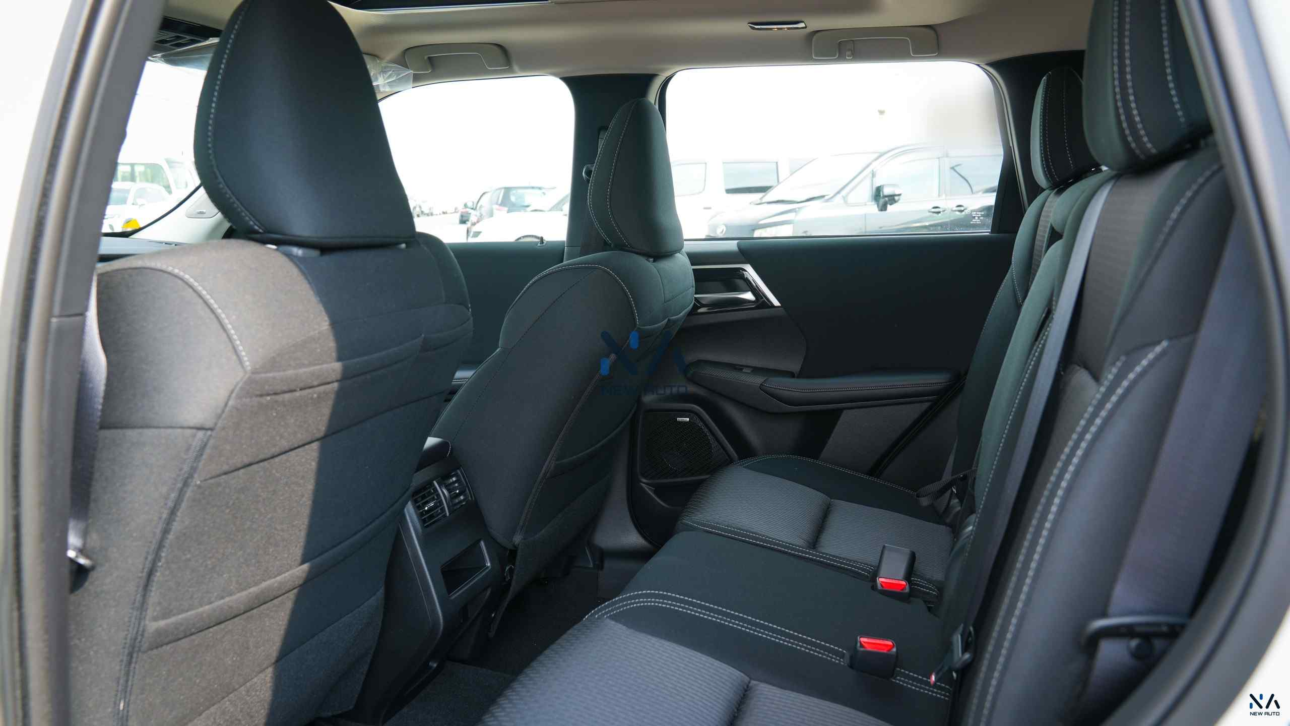 Mitsubishi Outlander High-Line (G05) Solid White – Black 2026