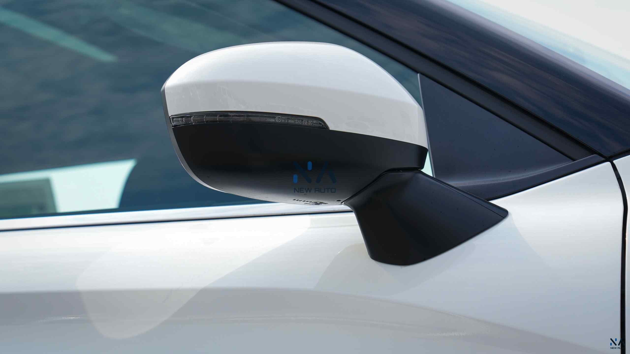 Mitsubishi Outlander High-Line (G05) Solid White – Black 2026