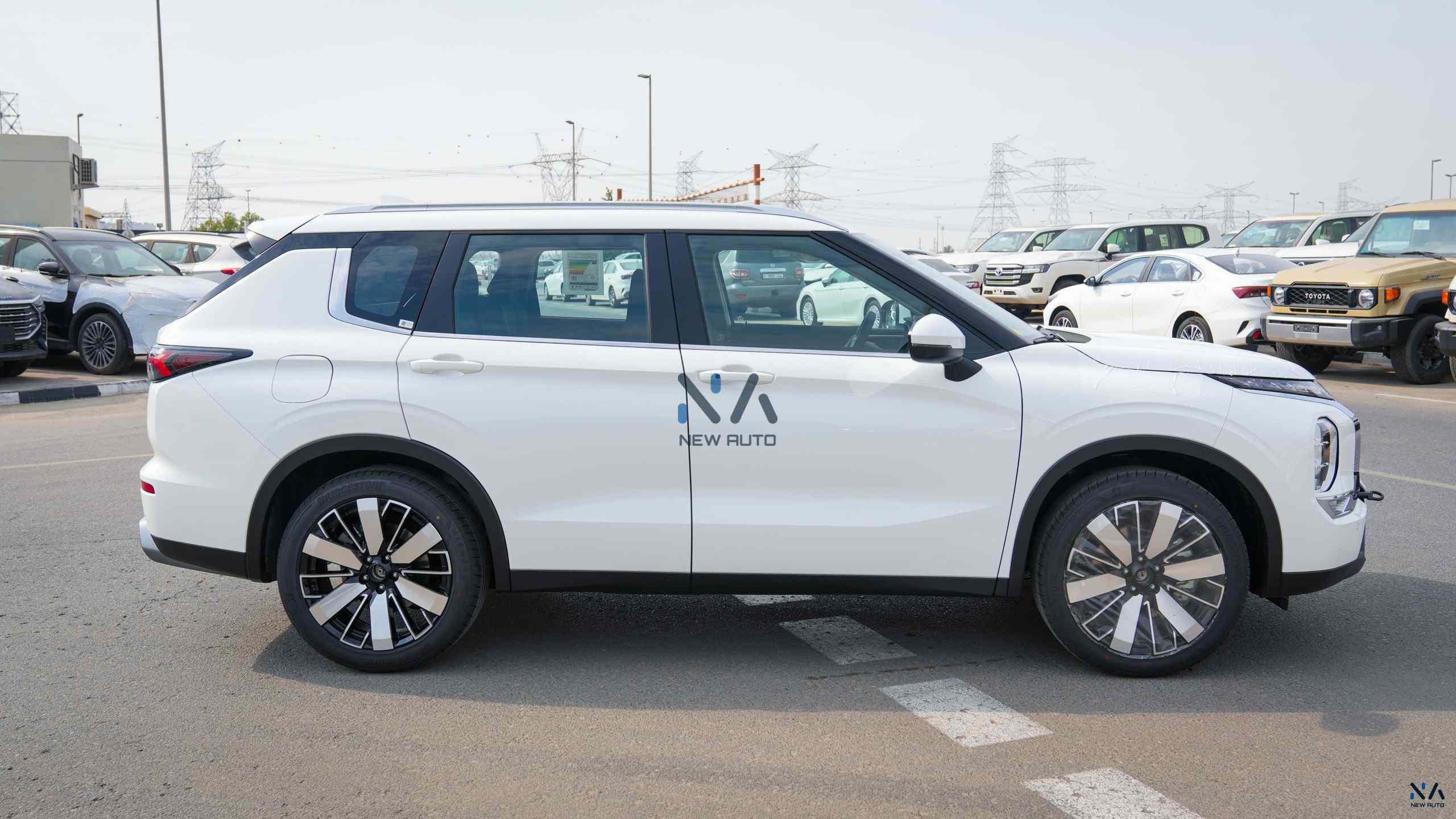 Mitsubishi Outlander High-Line (G05) Solid White – Black 2026