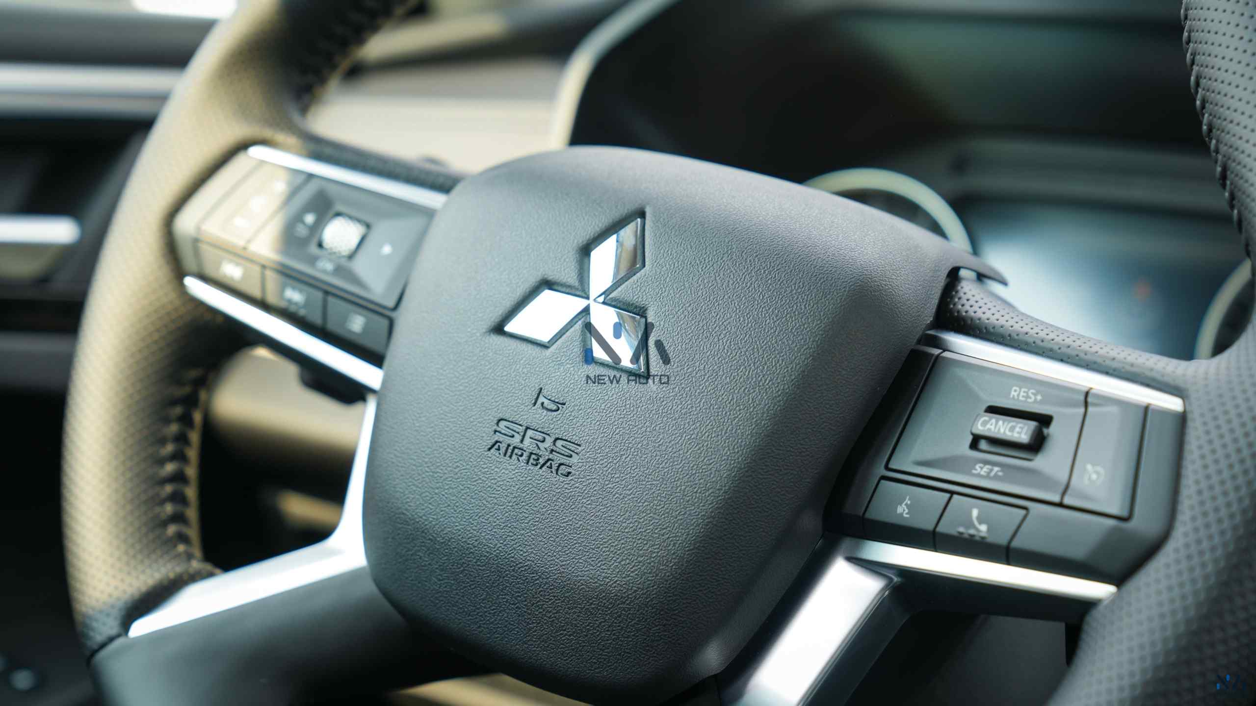 Mitsubishi Outlander High-Line (G05) Solid White – Black 2026