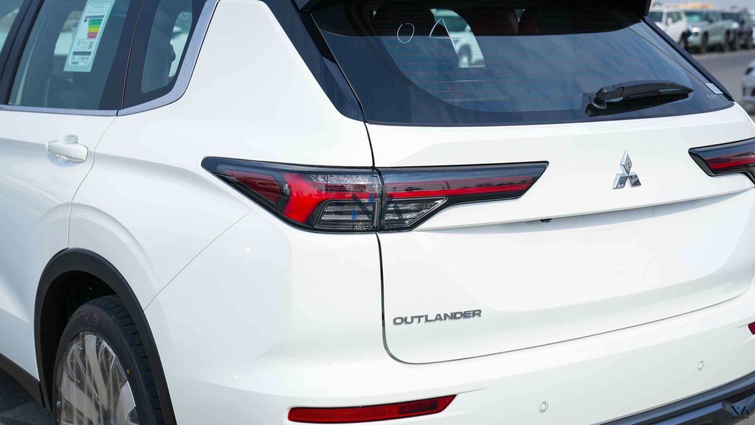 Mitsubishi Outlander High-Line (G05) Solid White – Black 2026