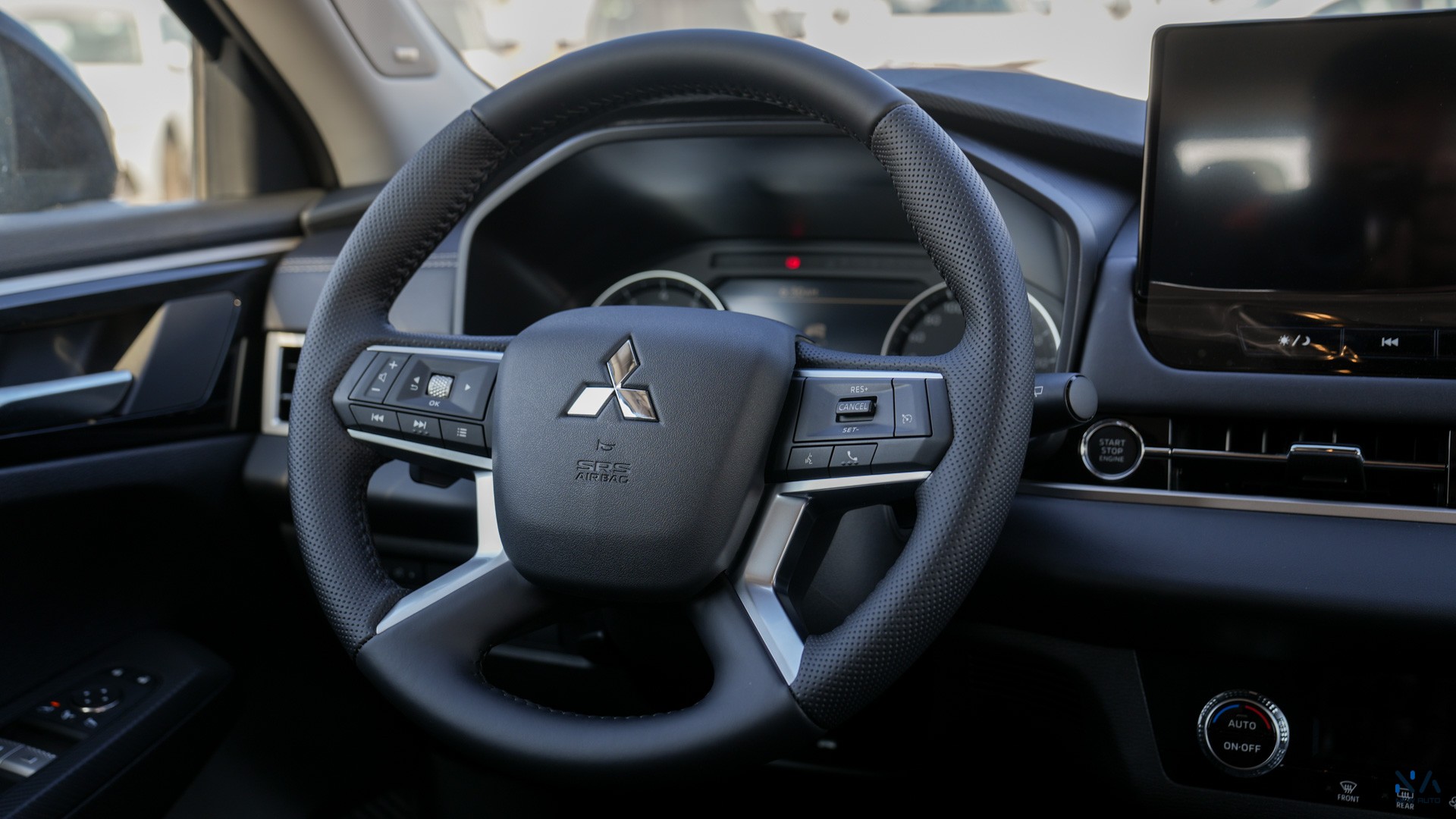 Mitsubishi Outlander High-Line (G12) Black – Black 2026