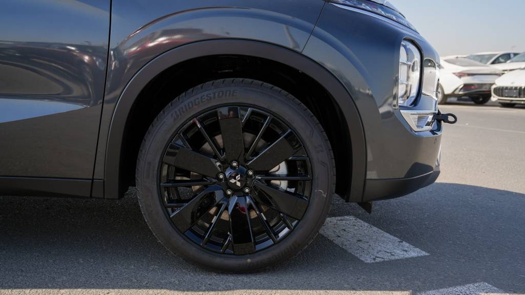 Mitsubishi Outlander Highline 2026 Grey Black Black Alloy 1024x576