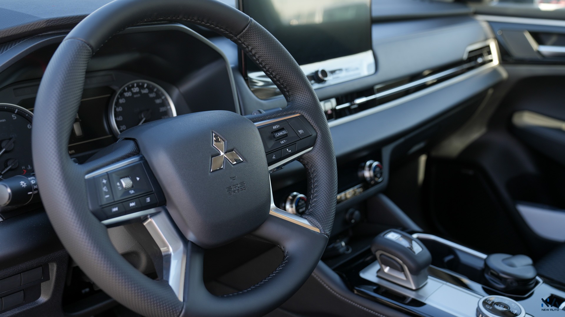 Mitsubishi Outlander High-Line (G12) Moonstone Grey – Black 2026