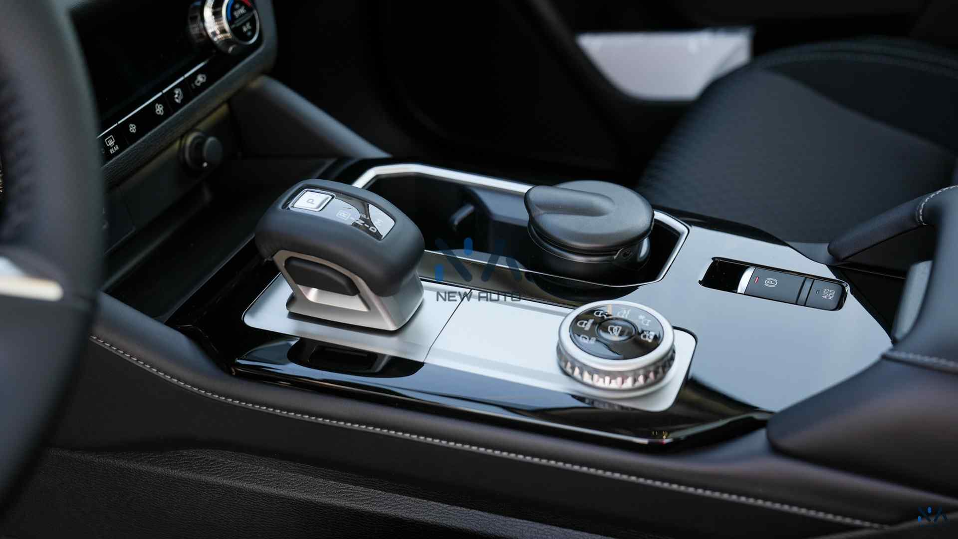 Mitsubishi Outlander High-Line (G05) Silver – Black 2026