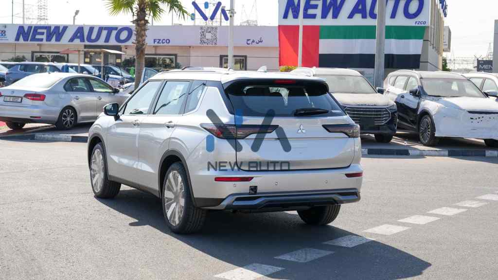 Mitsubishi Outlander Highline 2026 Silver Black Rear Right Angle 1024x576