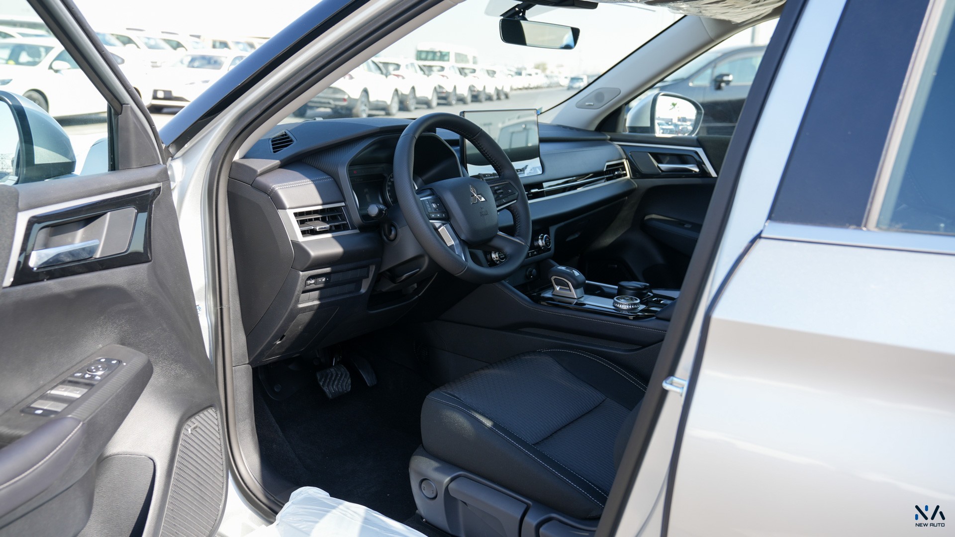 Mitsubishi Outlander High-Line (G12) Silver – Black 2026