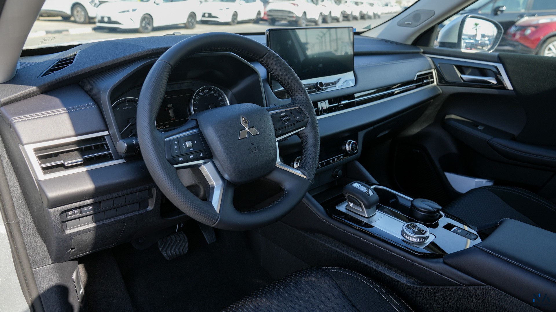 Mitsubishi Outlander High-Line (G12) Silver – Black 2026