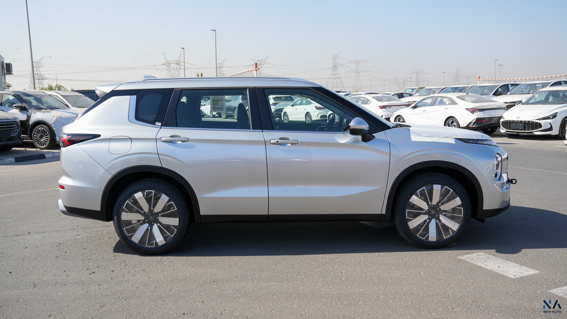 Mitsubishi Outlander High-Line (G12) Silver – Black 2026