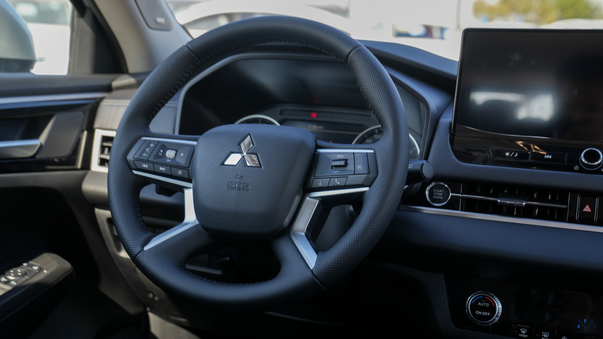 Mitsubishi Outlander High-Line (G12) Silver – Black 2026