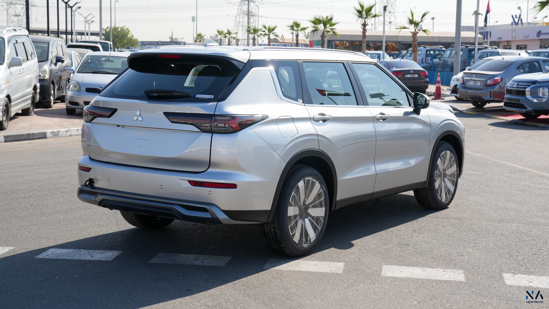 Mitsubishi Outlander High-Line (G12) Silver – Black 2026