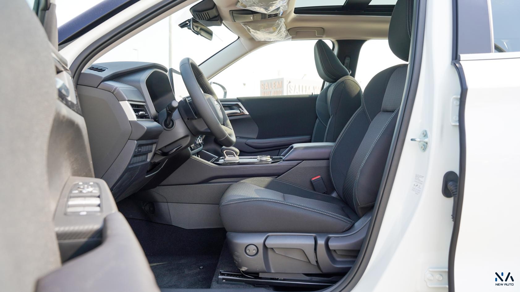 Mitsubishi Outlander High-Line (G03) Solid White – Black 2026