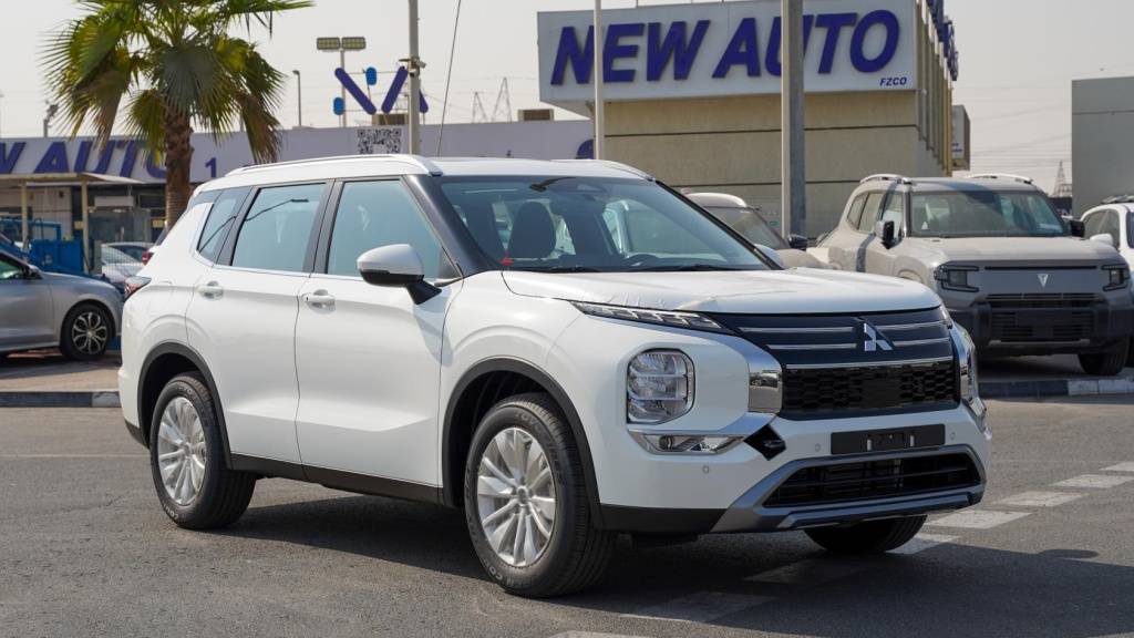 Mitsubishi Outlander High - Line Solid White - Black 2026 vehicle at New Auto FZCO