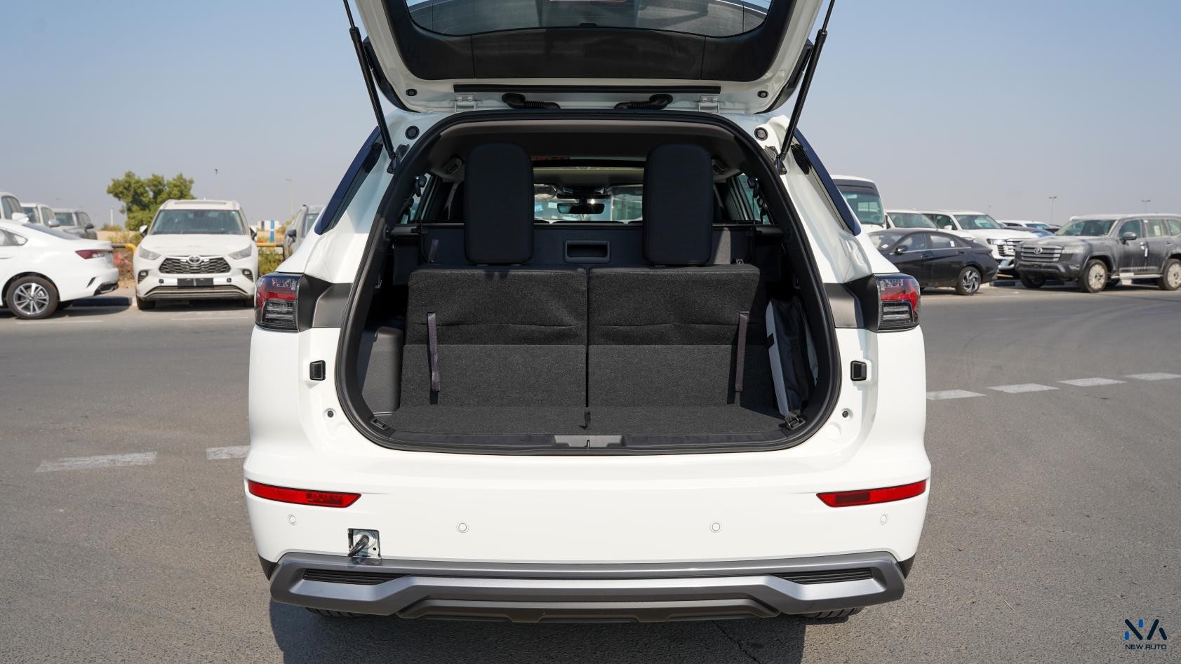 Mitsubishi Outlander High-Line (G03) Solid White – Black 2026