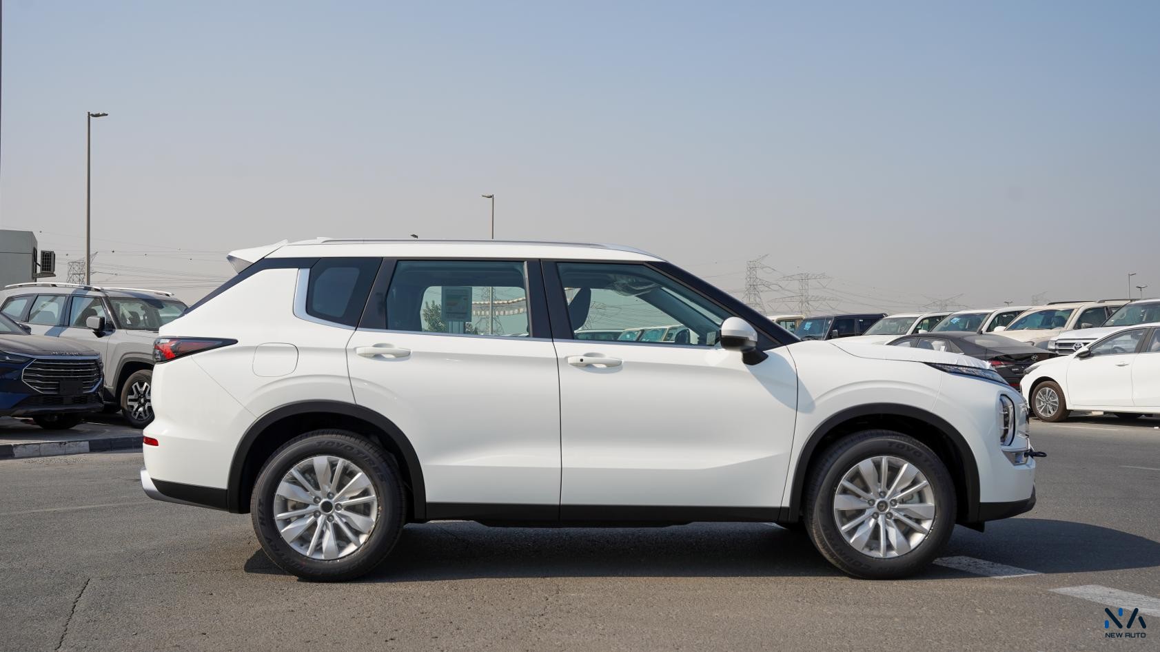 Mitsubishi Outlander High-Line (G03) Solid White – Black 2026