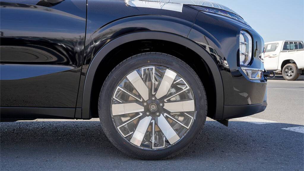 Mitsubishi Outlander Highline Premium 2026 Black Brown Alloy Wheel Detail 1024x576
