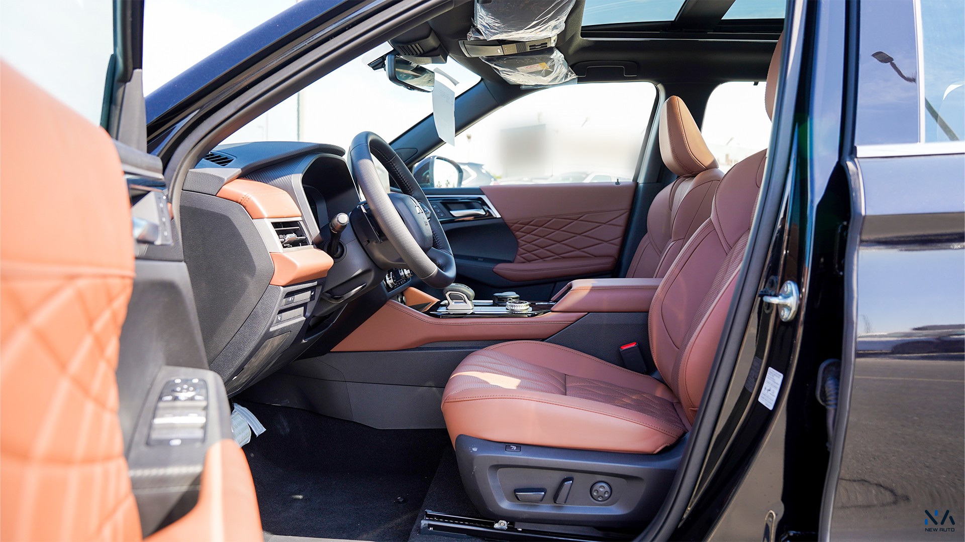 Mitsubishi Outlander High-Line (G08) Premium Black – Brown 2026