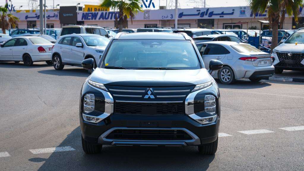 Mitsubishi Outlander High - Line Diamond Black - Grey 2026 vehicle at New Auto FZCO