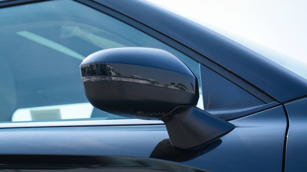 Mitsubishi Outlander Highline Premium 2026 Black Side Mirror Close Up 1024x576