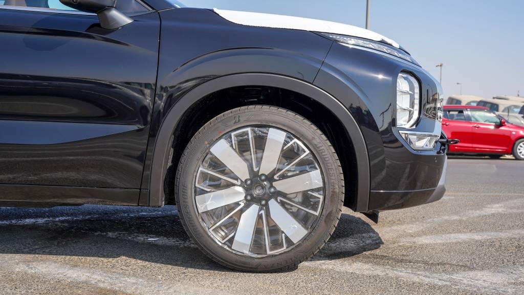 Mitsubishi Outlander Highline Premium 2026 Black Wheel Detail 1024x576