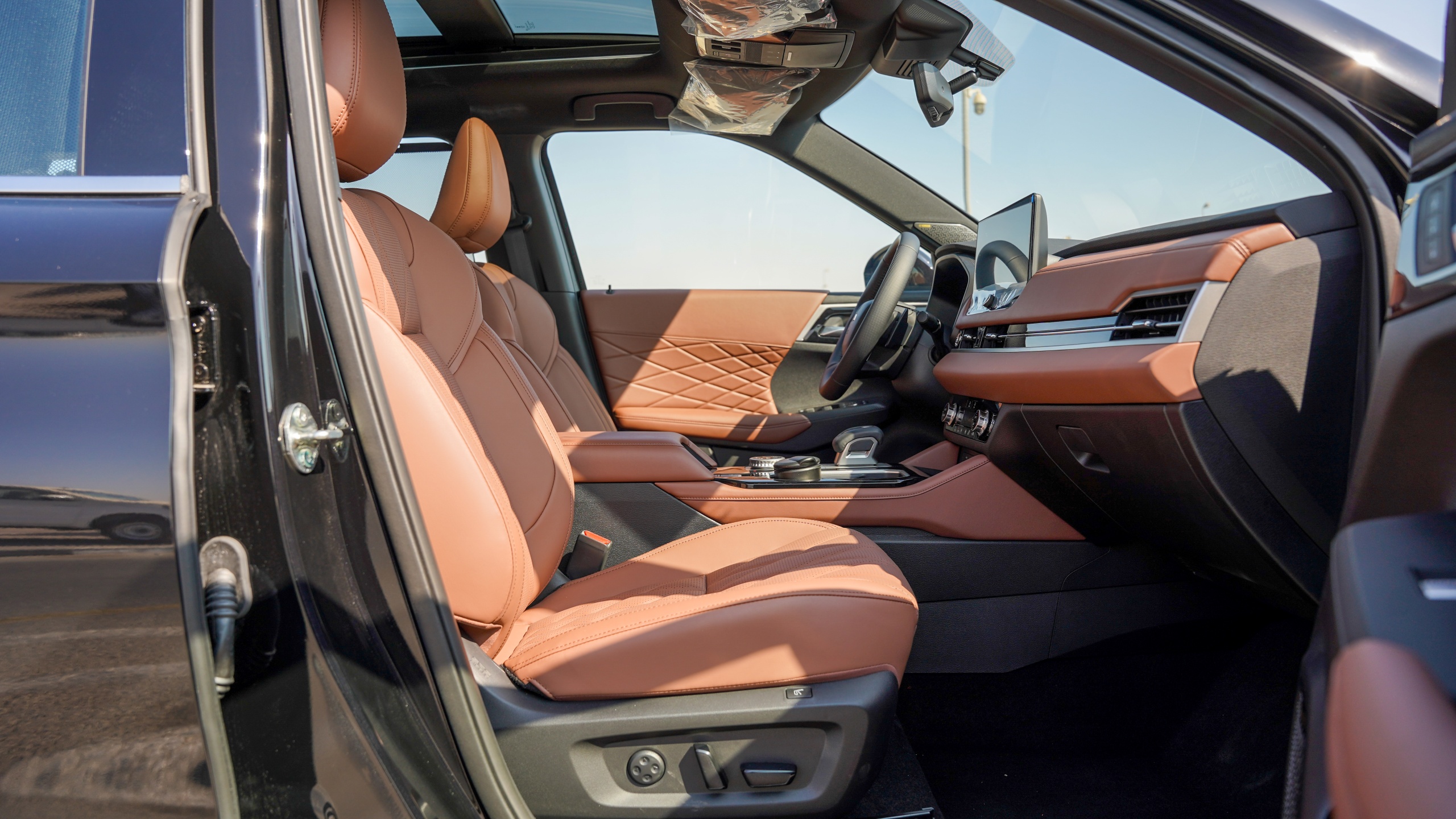 Mitsubishi Outlander High-Line (G09) Black – Brown 2026