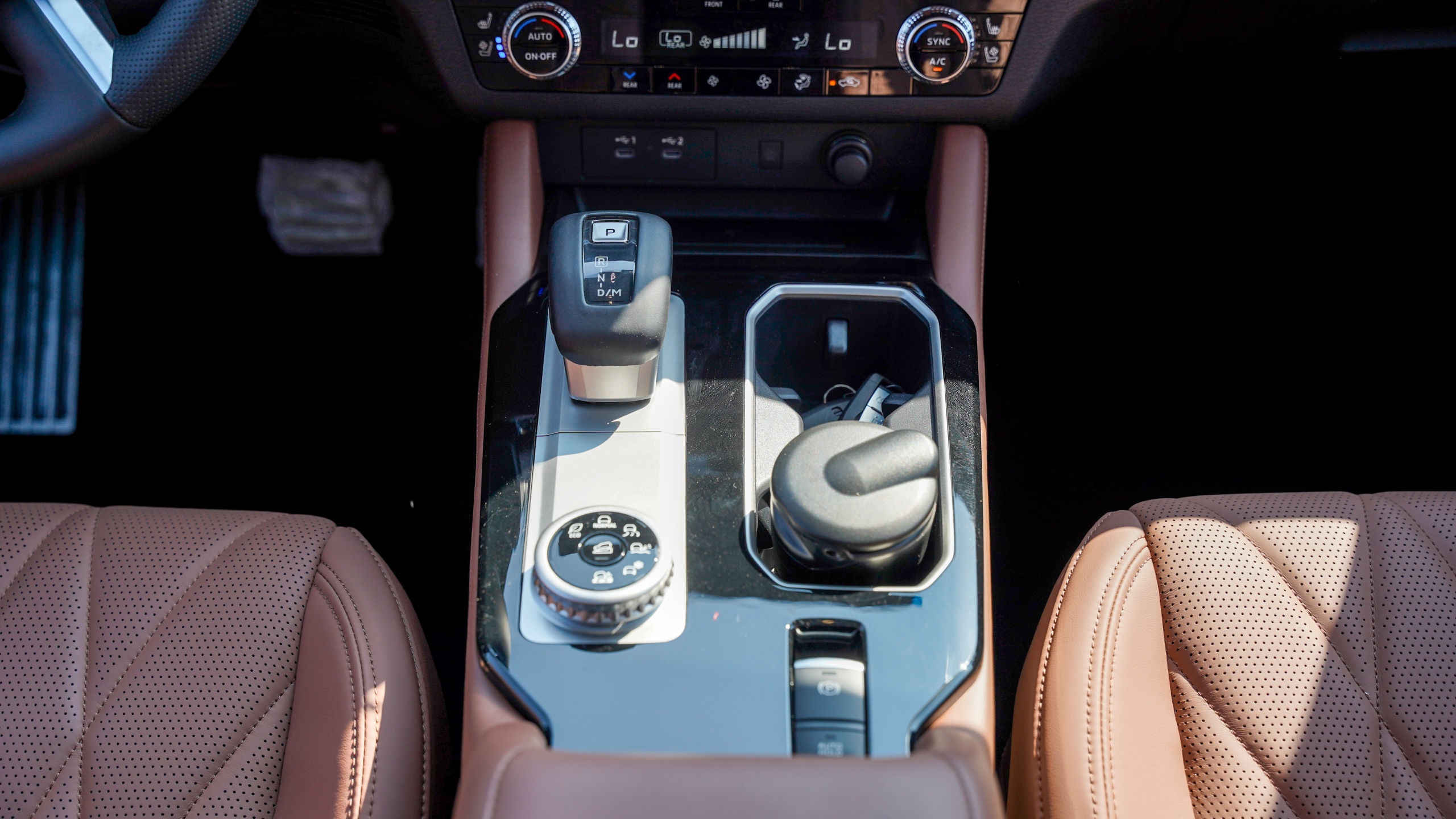 Mitsubishi Outlander High-Line (G09) Black – Brown 2026