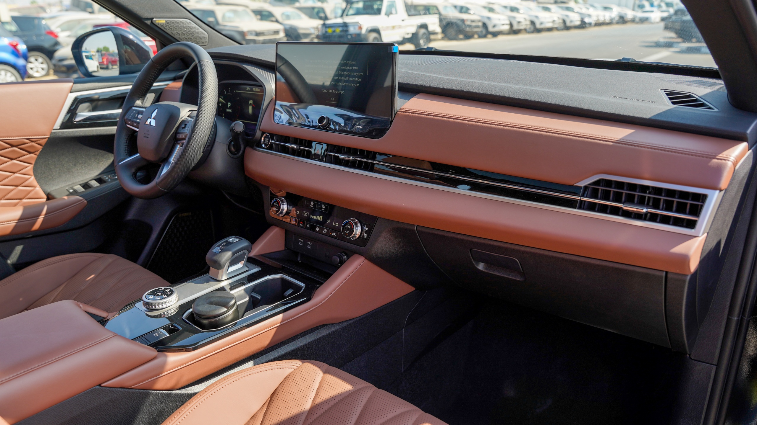 Mitsubishi Outlander High-Line (G09) Black – Brown 2026